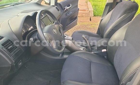 Sayi Na hannu Toyota Blade Black Mota in Yaounde a Babban Kamaru Sayi Na hannu Toyota Blade Black Mota in Yaounde a Babban Kamaru