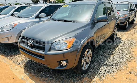 Sayi Na hannu Toyota RAV4 Azurfa Mota in Yaounde a Babban Kamaru