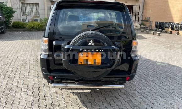 Sayi Na hannu Mitsubishi Pajero Black Mota in Douala a Ƙasar Kamaru Sayi Na hannu Mitsubishi Pajero Black Mota in Douala a Ƙasar Kamaru