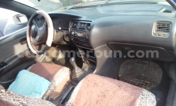 Sayi Na hannu Toyota Corolla Blue Mota in Douala a Ƙasar Kamaru