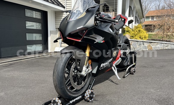 Sayi Na hannu Ducati SUPERSPORT Black Motsi in Bafoussam a West Kamaru