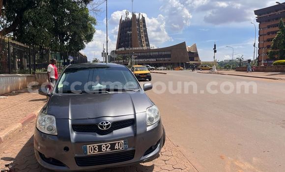 Sayi Na hannu Toyota Auris Azurfa Mota in Yaounde a Babban Kamaru