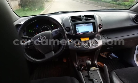 Buy Used Toyota Vanguard White Car in Yaounde in Central Cameroon Buy Used Toyota Vanguard White Car in Yaounde in Central Cameroon