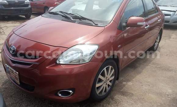 Sayi Na hannu Toyota Yaris Ativ Red Mota in Yaounde a Babban Kamaru
