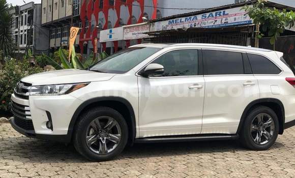 Sayi Na hannu Toyota Highlander White Mota in Yaounde a Babban Kamaru Sayi Na hannu Toyota Highlander White Mota in Yaounde a Babban Kamaru