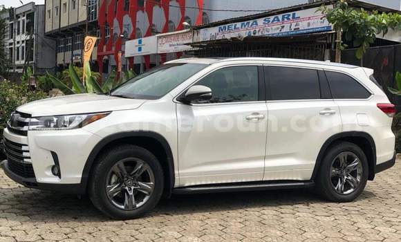 Sayi Na hannu Toyota Highlander White Mota in Yaounde a Babban Kamaru Sayi Na hannu Toyota Highlander White Mota in Yaounde a Babban Kamaru