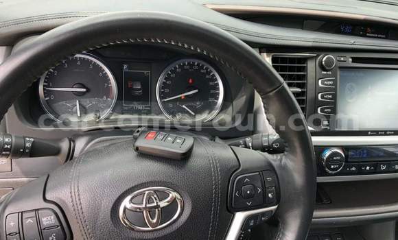Sayi Na hannu Toyota Highlander White Mota in Yaounde a Babban Kamaru Sayi Na hannu Toyota Highlander White Mota in Yaounde a Babban Kamaru