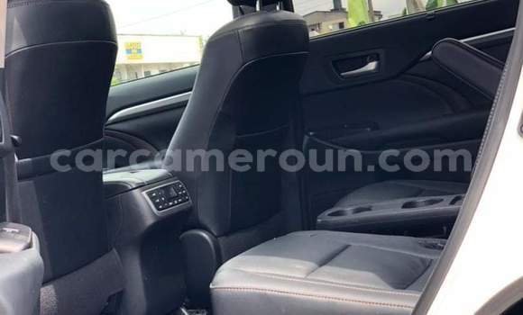 Sayi Na hannu Toyota Highlander White Mota in Yaounde a Babban Kamaru Sayi Na hannu Toyota Highlander White Mota in Yaounde a Babban Kamaru