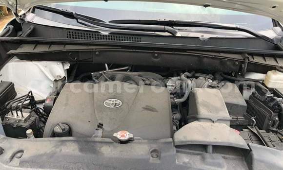 Sayi Na hannu Toyota Highlander White Mota in Yaounde a Babban Kamaru Sayi Na hannu Toyota Highlander White Mota in Yaounde a Babban Kamaru