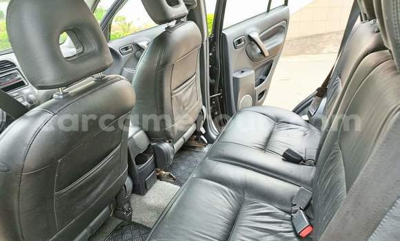 Acheter Occasion Voiture Toyota RAV4 Noir à Yaoundé, Central Cameroon Acheter Occasion Voiture Toyota RAV4 Noir à Yaoundé, Central Cameroon