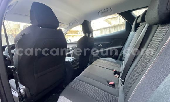 Sayi Imported Peugeot 3008 Azurfa Mota in Douala a Ƙasar Kamaru Sayi Imported Peugeot 3008 Azurfa Mota in Douala a Ƙasar Kamaru