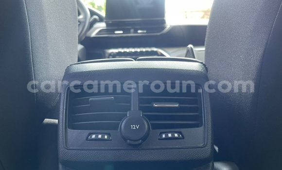 Sayi Imported Peugeot 3008 Azurfa Mota in Douala a Ƙasar Kamaru Sayi Imported Peugeot 3008 Azurfa Mota in Douala a Ƙasar Kamaru