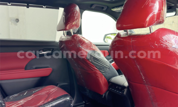 Buy Import Toyota Highlander White Car in Douala in Littoral Cameroon