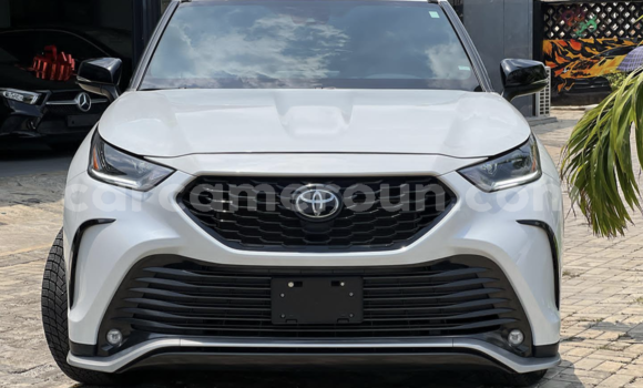Buy Import Toyota Highlander White Car in Douala in Littoral Cameroon Buy Import Toyota Highlander White Car in Douala in Littoral Cameroon