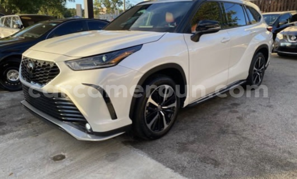 Buy Import Toyota Highlander White Car in Douala in Littoral Cameroon Buy Import Toyota Highlander White Car in Douala in Littoral Cameroon