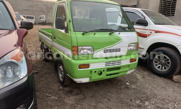 Sayi Imported Suzuki Carry Blue Babbar mota in Douala a Ƙasar Kamaru