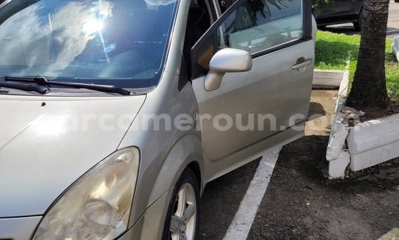 Acheter Occasion Voiture Toyota Corolla Verso Gris à Yaoundé, Central Cameroon