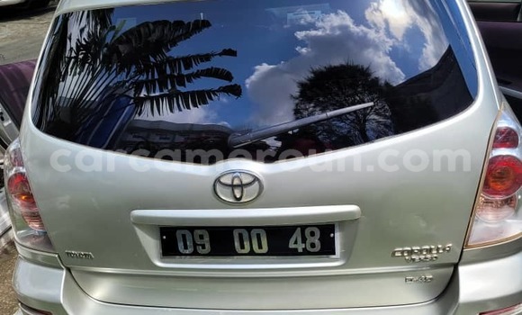 Sayi Na hannu Toyota Corolla Verso Azurfa Mota in Yaounde a Babban Kamaru Sayi Na hannu Toyota Corolla Verso Azurfa Mota in Yaounde a Babban Kamaru