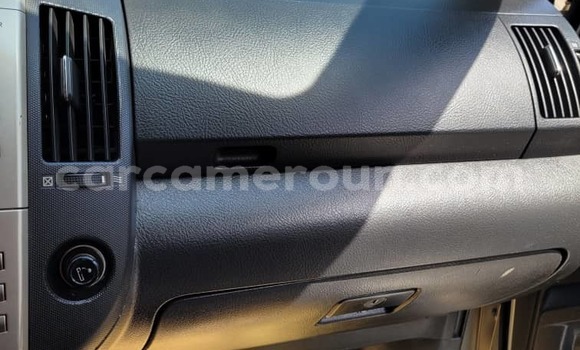 Sayi Na hannu Toyota Corolla Verso Azurfa Mota in Yaounde a Babban Kamaru Sayi Na hannu Toyota Corolla Verso Azurfa Mota in Yaounde a Babban Kamaru