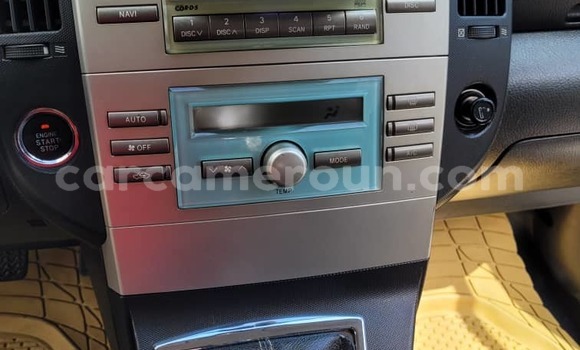 Sayi Na hannu Toyota Corolla Verso Azurfa Mota in Yaounde a Babban Kamaru Sayi Na hannu Toyota Corolla Verso Azurfa Mota in Yaounde a Babban Kamaru