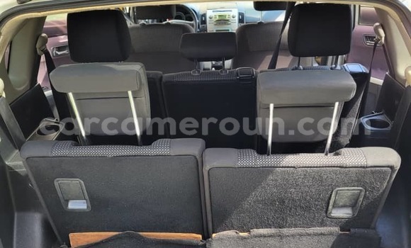 Sayi Na hannu Toyota Corolla Verso Azurfa Mota in Yaounde a Babban Kamaru Sayi Na hannu Toyota Corolla Verso Azurfa Mota in Yaounde a Babban Kamaru