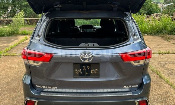 Acheter Occasion Voiture Toyota Highlander Gris à Yaoundé, Central Cameroon Acheter Occasion Voiture Toyota Highlander Gris à Yaoundé, Central Cameroon
