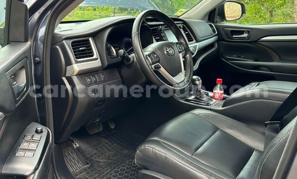 Acheter Occasion Voiture Toyota Highlander Gris à Yaoundé, Central Cameroon Acheter Occasion Voiture Toyota Highlander Gris à Yaoundé, Central Cameroon