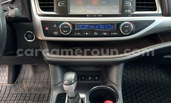 Acheter Occasion Voiture Toyota Highlander Gris à Yaoundé, Central Cameroon Acheter Occasion Voiture Toyota Highlander Gris à Yaoundé, Central Cameroon