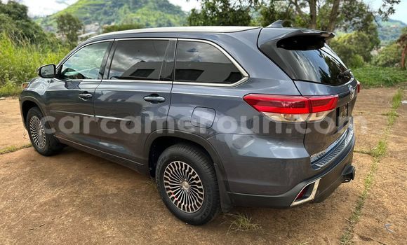 Acheter Occasion Voiture Toyota Highlander Gris à Yaoundé, Central Cameroon Acheter Occasion Voiture Toyota Highlander Gris à Yaoundé, Central Cameroon