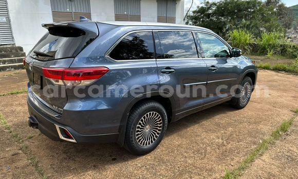 Acheter Occasion Voiture Toyota Highlander Gris à Yaoundé, Central Cameroon Acheter Occasion Voiture Toyota Highlander Gris à Yaoundé, Central Cameroon
