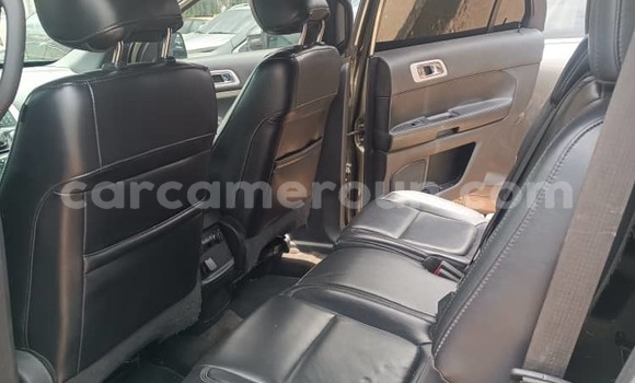 Sayi Na hannu Ford Explorer Green Mota in Yaounde a Babban Kamaru Sayi Na hannu Ford Explorer Green Mota in Yaounde a Babban Kamaru