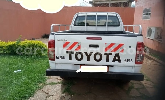 Acheter Occasion Voiture Toyota Hilux Blanc à Yaoundé, Central Cameroon Acheter Occasion Voiture Toyota Hilux Blanc à Yaoundé, Central Cameroon