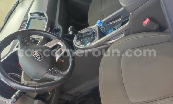 Acheter Occasion Voiture Kia Sportage Blanc à Yaoundé, Central Cameroon Acheter Occasion Voiture Kia Sportage Blanc à Yaoundé, Central Cameroon