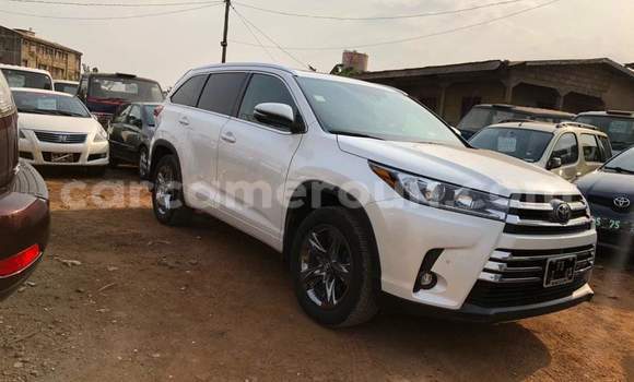 Sayi Na hannu Toyota Highlander White Mota in Yaounde a Babban Kamaru Sayi Na hannu Toyota Highlander White Mota in Yaounde a Babban Kamaru