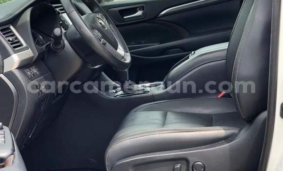 Sayi Na hannu Toyota Highlander White Mota in Yaounde a Babban Kamaru Sayi Na hannu Toyota Highlander White Mota in Yaounde a Babban Kamaru