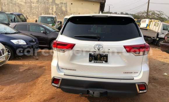 Sayi Na hannu Toyota Highlander White Mota in Yaounde a Babban Kamaru Sayi Na hannu Toyota Highlander White Mota in Yaounde a Babban Kamaru