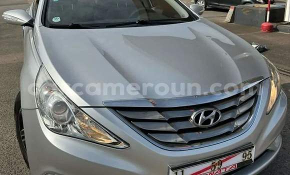 Sayi Na hannu Hyundai Sonata Azurfa Mota in Douala a Ƙasar Kamaru