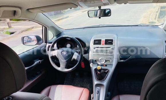 Sayi Imported Toyota Auris Azurfa Mota in Douala a Ƙasar Kamaru Sayi Imported Toyota Auris Azurfa Mota in Douala a Ƙasar Kamaru