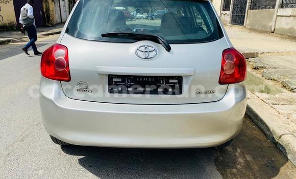 Sayi Imported Toyota Auris Azurfa Mota in Douala a Ƙasar Kamaru Sayi Imported Toyota Auris Azurfa Mota in Douala a Ƙasar Kamaru