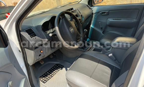 Acheter Occasion Voiture Toyota Hiluxe VIGO Blanc à Yaoundé, Central Cameroon Acheter Occasion Voiture Toyota Hiluxe VIGO Blanc à Yaoundé, Central Cameroon