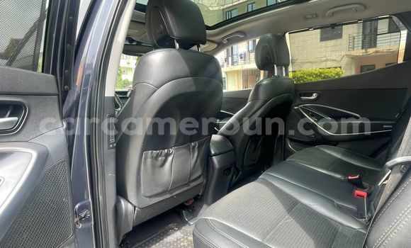 Sayi Na hannu Hyundai Santa Fe Azurfa Mota in Douala a Ƙasar Kamaru Sayi Na hannu Hyundai Santa Fe Azurfa Mota in Douala a Ƙasar Kamaru