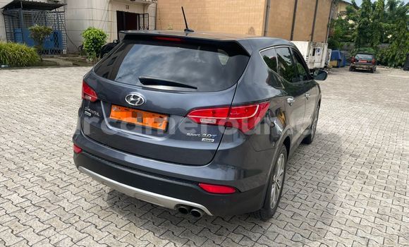 Sayi Na hannu Hyundai Santa Fe Azurfa Mota in Douala a Ƙasar Kamaru Sayi Na hannu Hyundai Santa Fe Azurfa Mota in Douala a Ƙasar Kamaru