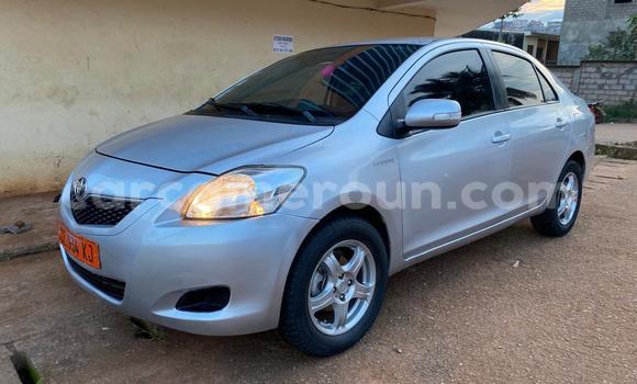 Sayi Na hannu Toyota Yaris Ativ Azurfa Mota in Yaounde a Babban Kamaru