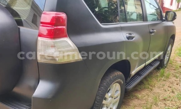 Sayi Na hannu Toyota Land Cruiser Prado Black Mota in Yaounde a Babban Kamaru Sayi Na hannu Toyota Land Cruiser Prado Black Mota in Yaounde a Babban Kamaru