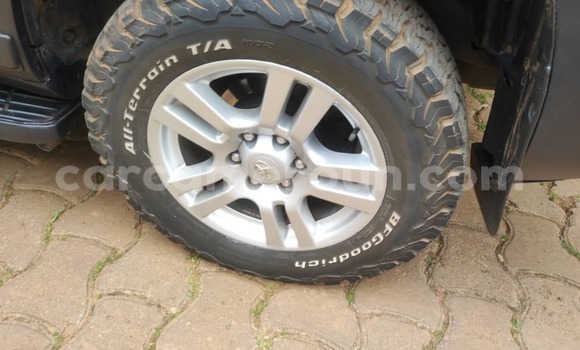 Sayi Na hannu Toyota Land Cruiser Prado Black Mota in Yaounde a Babban Kamaru Sayi Na hannu Toyota Land Cruiser Prado Black Mota in Yaounde a Babban Kamaru