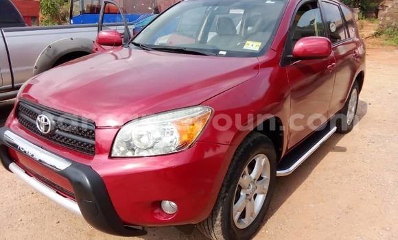 Acheter Occasion Voiture Toyota RAV4 Rouge à Yaoundé, Central Cameroon Acheter Occasion Voiture Toyota RAV4 Rouge à Yaoundé, Central Cameroon