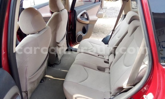 Acheter Occasion Voiture Toyota RAV4 Rouge à Yaoundé, Central Cameroon Acheter Occasion Voiture Toyota RAV4 Rouge à Yaoundé, Central Cameroon