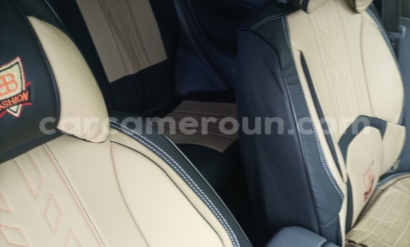 Sayi Imported Toyota RAV4 Sauran Mota in Douala a Ƙasar Kamaru Sayi Imported Toyota RAV4 Sauran Mota in Douala a Ƙasar Kamaru