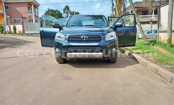 Sayi Na hannu Toyota RAV4 Black Mota in Yaounde a Babban Kamaru Sayi Na hannu Toyota RAV4 Black Mota in Yaounde a Babban Kamaru