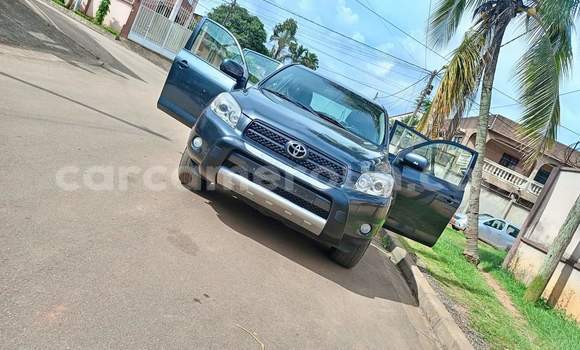 Sayi Na hannu Toyota RAV4 Black Mota in Yaounde a Babban Kamaru Sayi Na hannu Toyota RAV4 Black Mota in Yaounde a Babban Kamaru